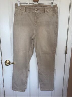 Chico's Straight Leg Jeans in Light Beige